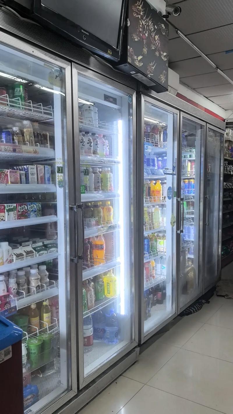 周四为会员日，满 49 元减 15 元